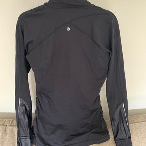 Lululemon half zip top, size M